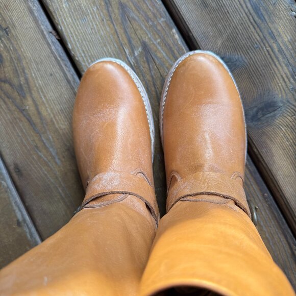 Frye Veronica Short Slouchy Boot in Distressed Camel Leather - Women's 8.5B - Picture 8 of 14